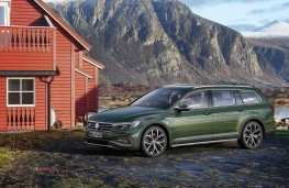 Volkswagen Passat Estate 2019 front threequarters